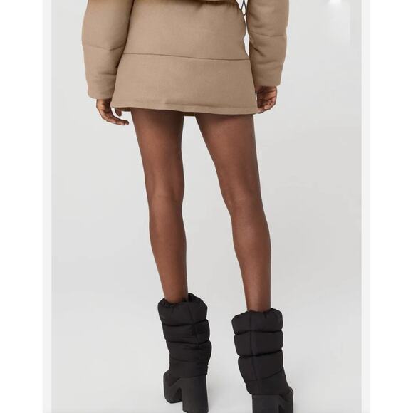 Alo Yoga Polaris Puffer Skirt - Gingerbread Size Small Athleisure Outdoors - Picture 2 of 11